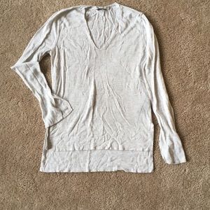 ZARA Knit v-neck knit with sleeve and hip detail ❌